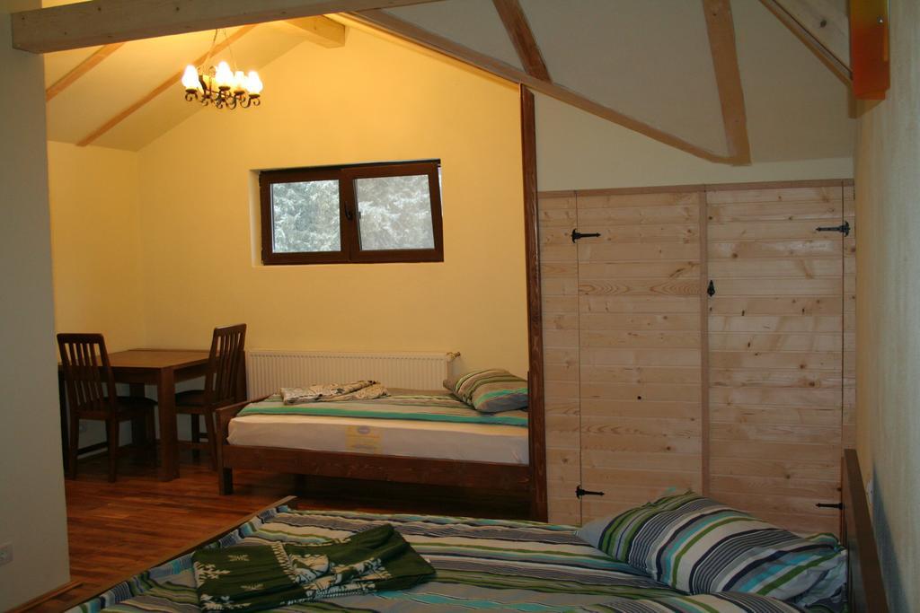 Family Room,1030951744:JPEG